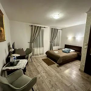 Dworek Zloty Rog I Restauracja Краков